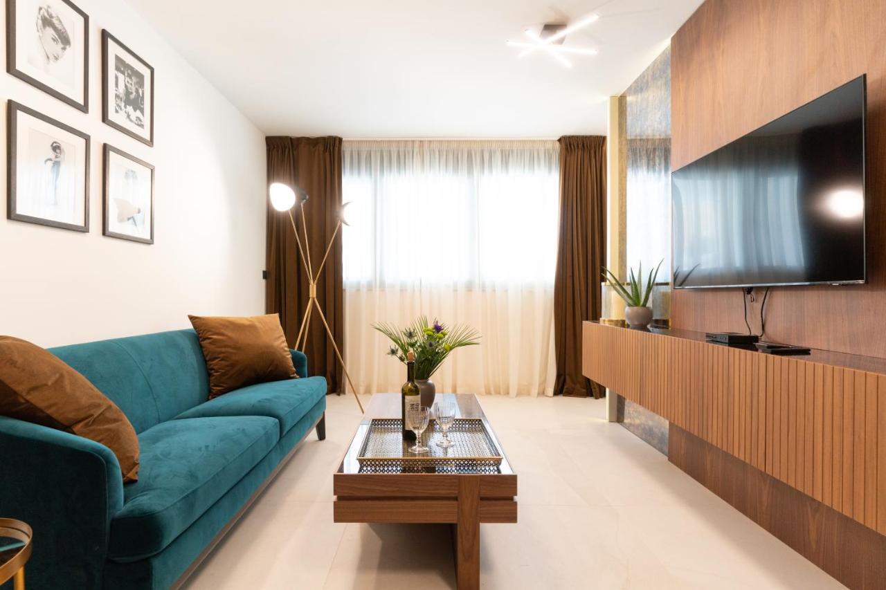 Ez Luxury Living Apartment